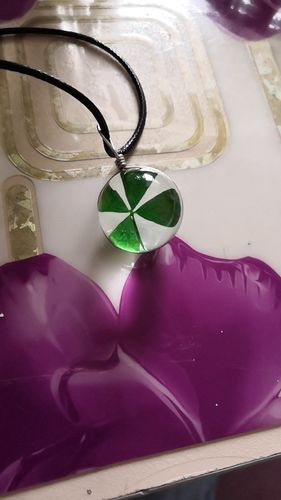 Customer photo review of Collier & amulette porte-bonheur "Trèfle à 4 feuilles"