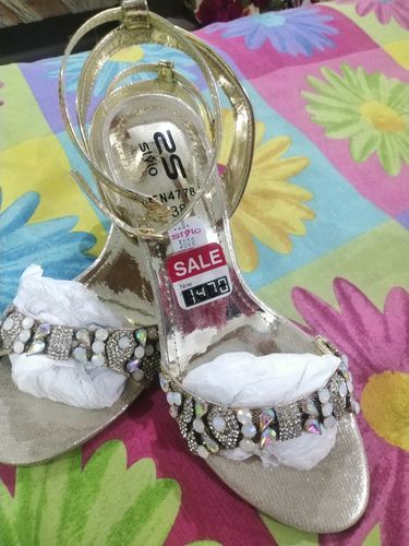 Customer photo review of Golden Color Fancy Sandals FN4778