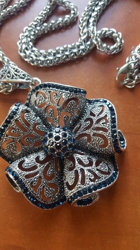 Customer photo review of Long Collier Pendentif "Fleur Vintage"