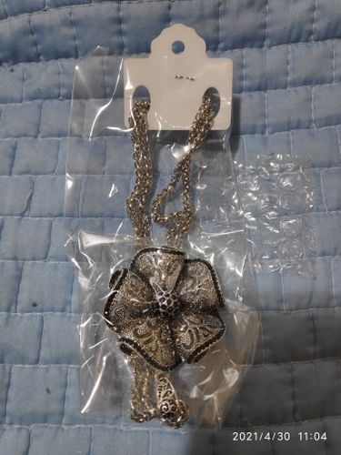 Customer photo review of Long Collier Pendentif "Fleur Vintage"