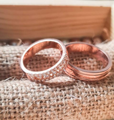 Customer photo review of Giardini Two Tone Wedding Rings