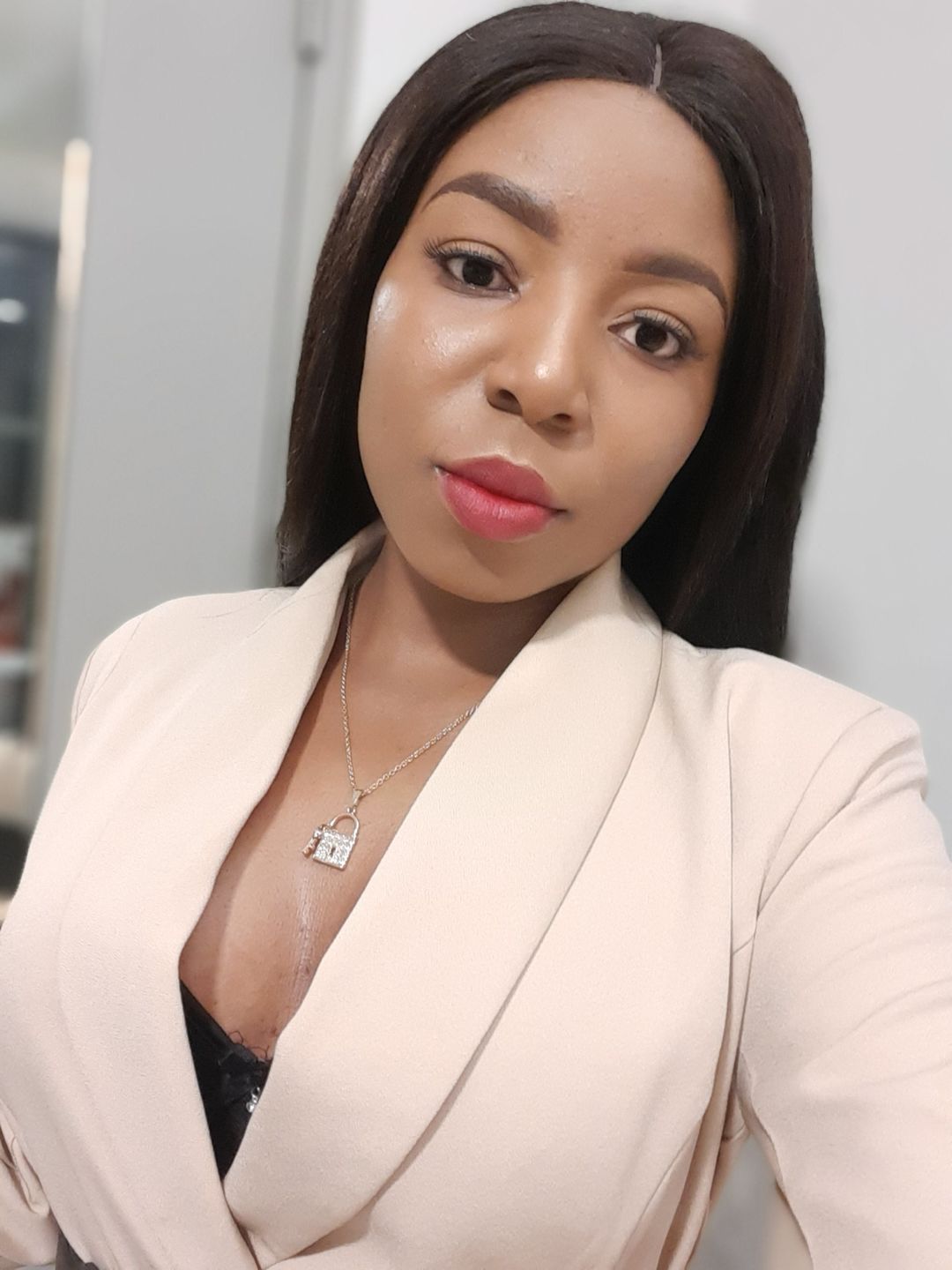 Customer photo review of Brazilian Lace Front Wig - Tara J