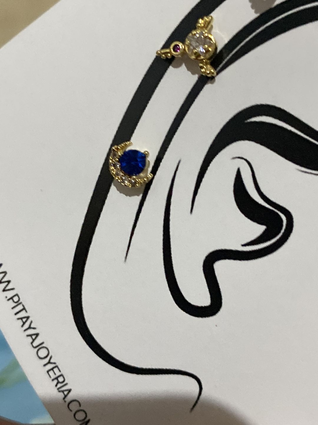 Customer photo review of Piercing de Luna Azul