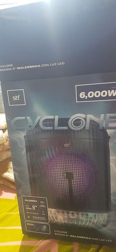 Customer photo review of Cyclone: Bocina 8" inalámbrica con Luz LED
