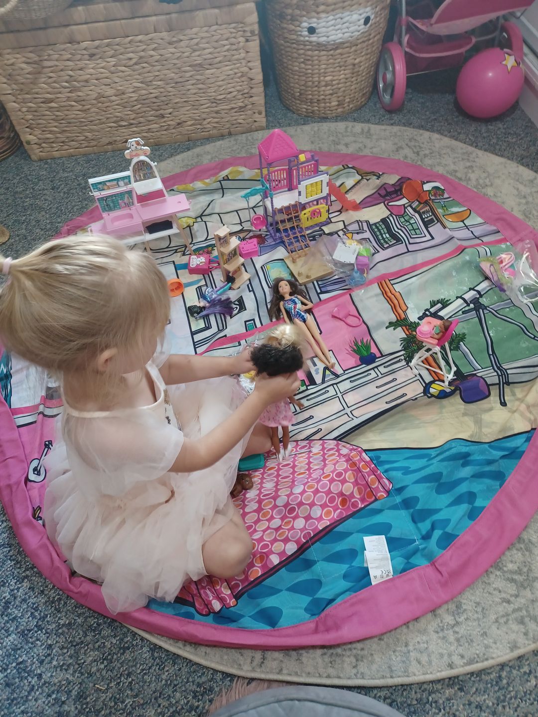 Customer photo review of Barbie® Dream House Play Pouch