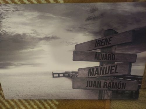 Customer photo review of Lienzo Muelle de Madera con Nombres Personalizados