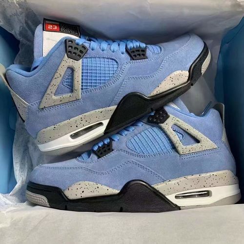 Customer photo review of Air Jordan 4 SE “University Blue“