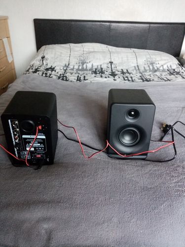 Customer photo review of Donner Dyna Series Dyna3 High Definition 5.0 Active Studio Monitor Black