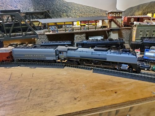 Customer photo review of BLI 6646 Union Pacific 4-8-4, Class FEF-3, #840, TTG w/ Yellow, Paragon4 Sound/DC/DCC, Smoke, HO