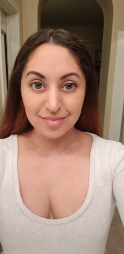 Customer photo review of Vika tricolor Green Colored Contact Lenses