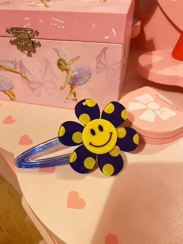 Customer photo review of Pretty Petal Hair Clip