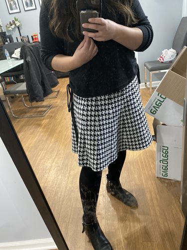 Customer photo review of Amazing MM Skirt - Year Round HOUNDSTOOTH 2.0