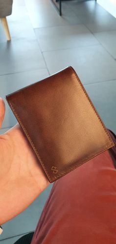 Customer photo review of Billetera Clásica Café