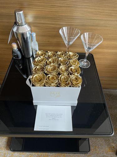 Customer photo review of Medium- Gold Roses