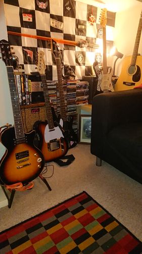Customer photo review of Donner DLP-124S solid full-size 39 inch LP electric guitar kit sunburst yellow with bag, strap, cable, suitable for beginners