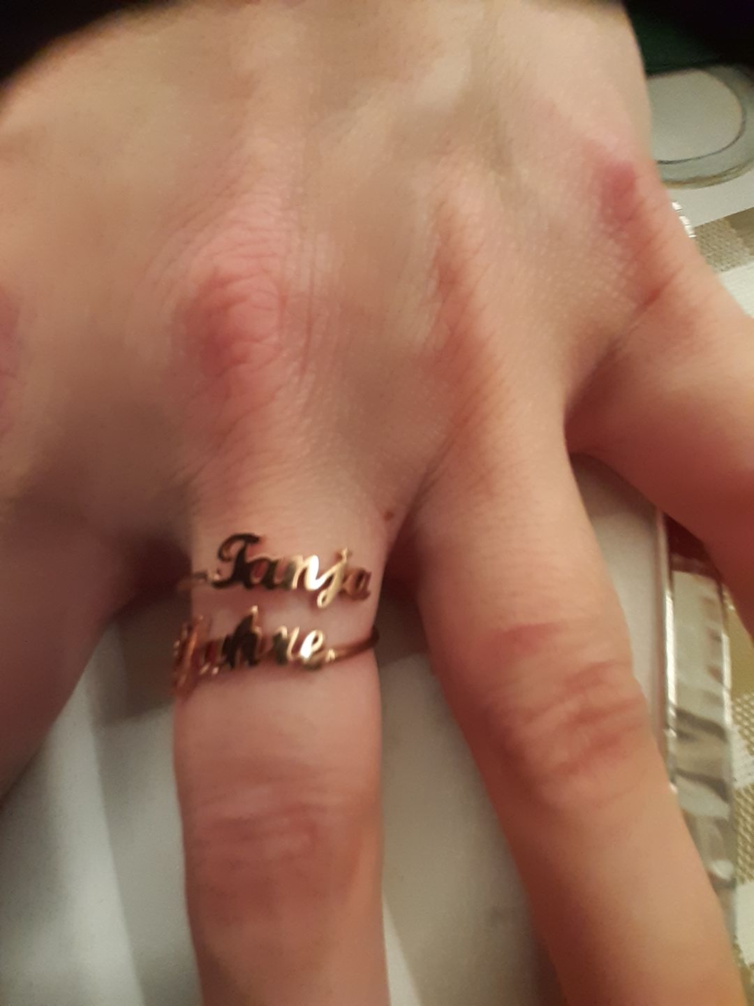Customer photo review of LOANYA Ring mit zwei personalisierten Namen