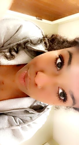 Customer photo review of Micro Gem Hinged Nose Hoop