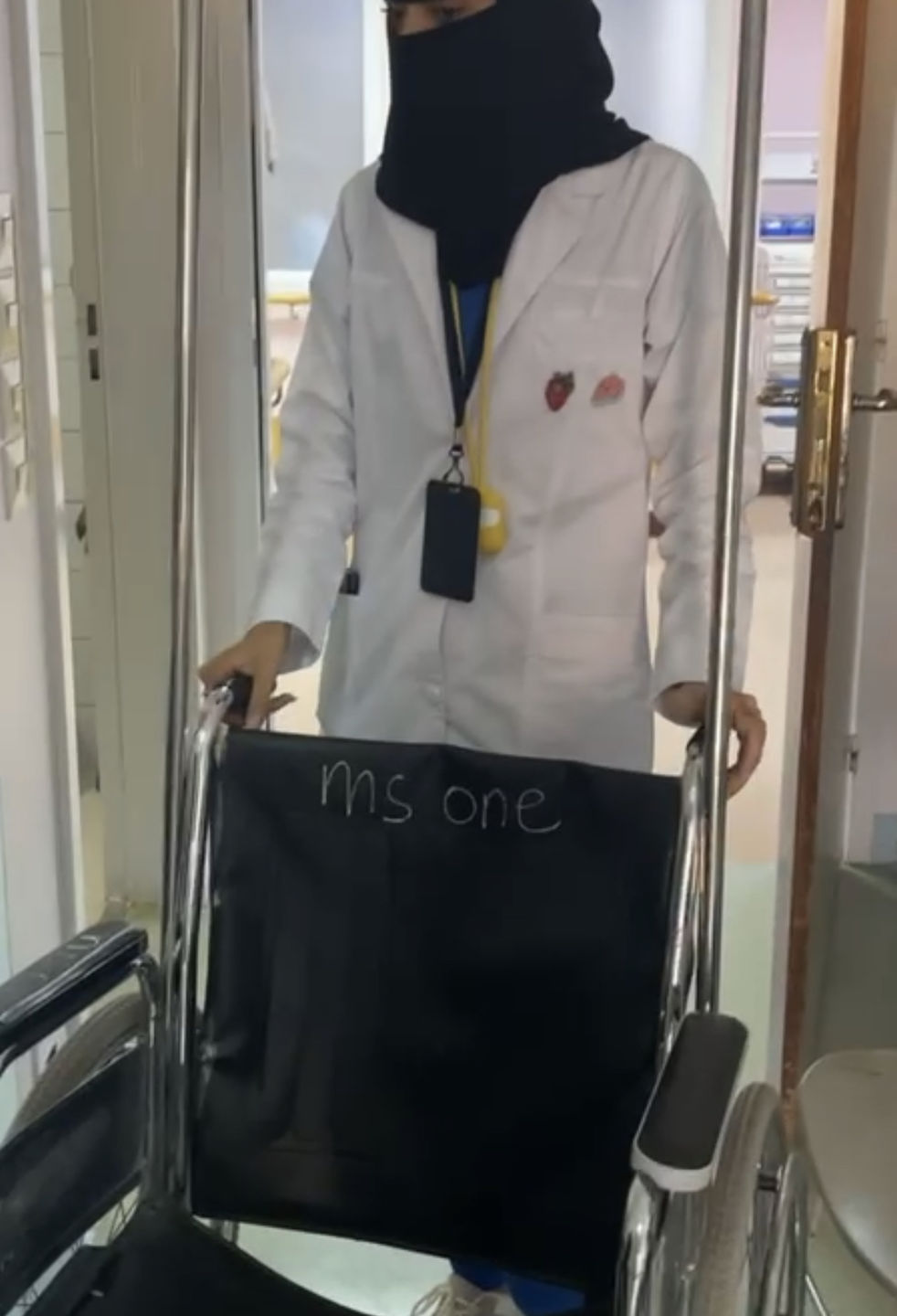 Customer photo review of لابكوت هانا جريز اناتومي ~ Hannah Lab Coat Grey's Anatomy
