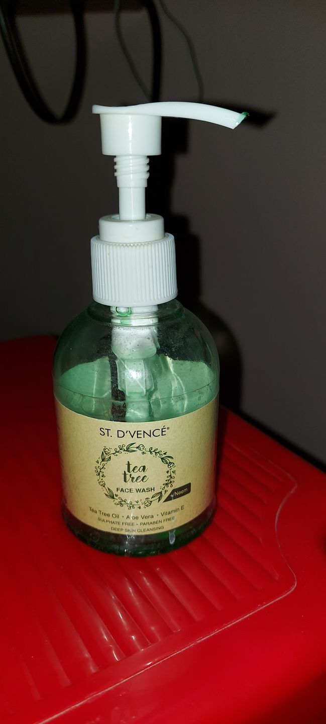 Customer photo review of Tea Tree Oil Face Wash with Neem & Aloe Vera, 150ml