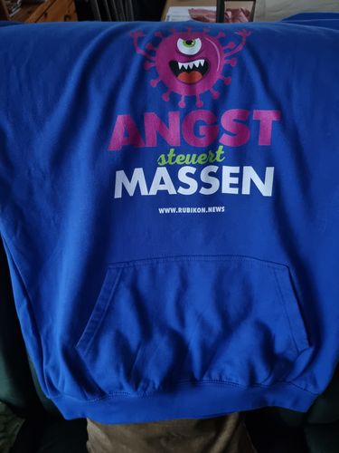 Customer photo review of WWW.RUBIKON.NEWS HOODIE BUBEN • ANGST STEUERT MASSEN