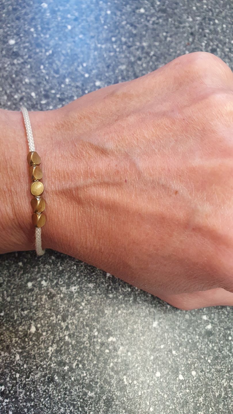 Customer photo review of Handgemachtes Tibetanisches Buddhisten Glücks-Armband aus Kupfer Modell 2