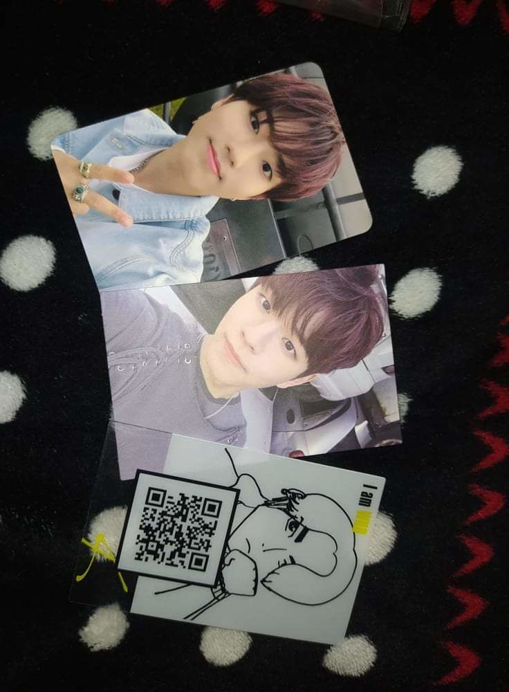 Customer photo review of STRAY KIDS - DEBUT ALBUM [MIXTAPE]
