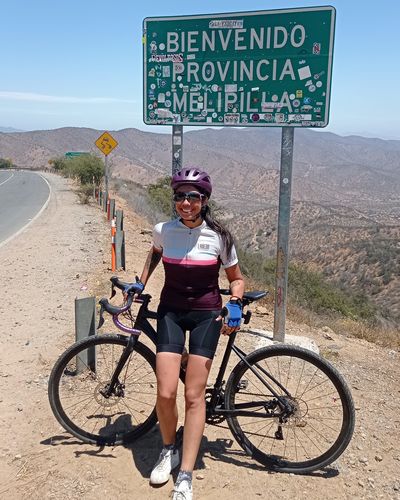 Reseña con foto de un cliente sobre Tricota Gamma Khaki 662 Lameda Mujer