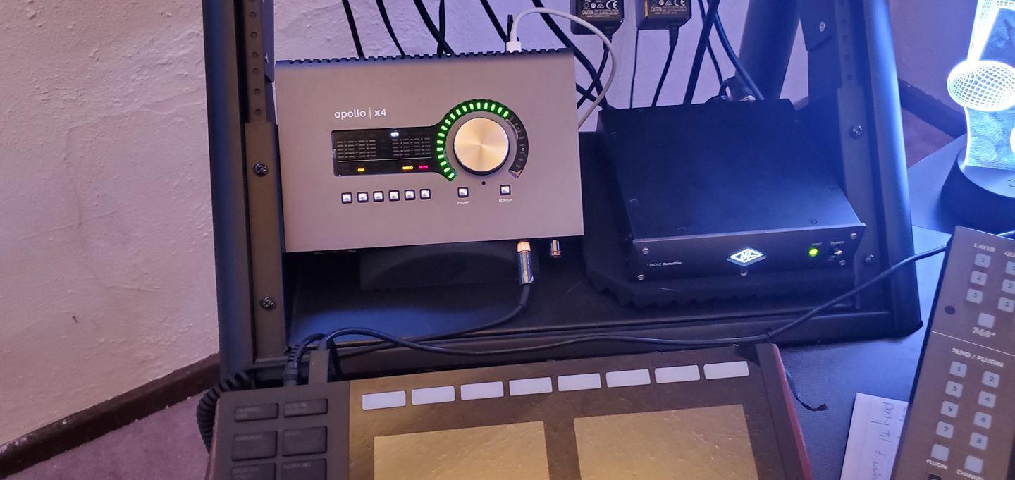 Customer photo review of PEDAL STAND | Audio Interface Foam Desk Angle Riser