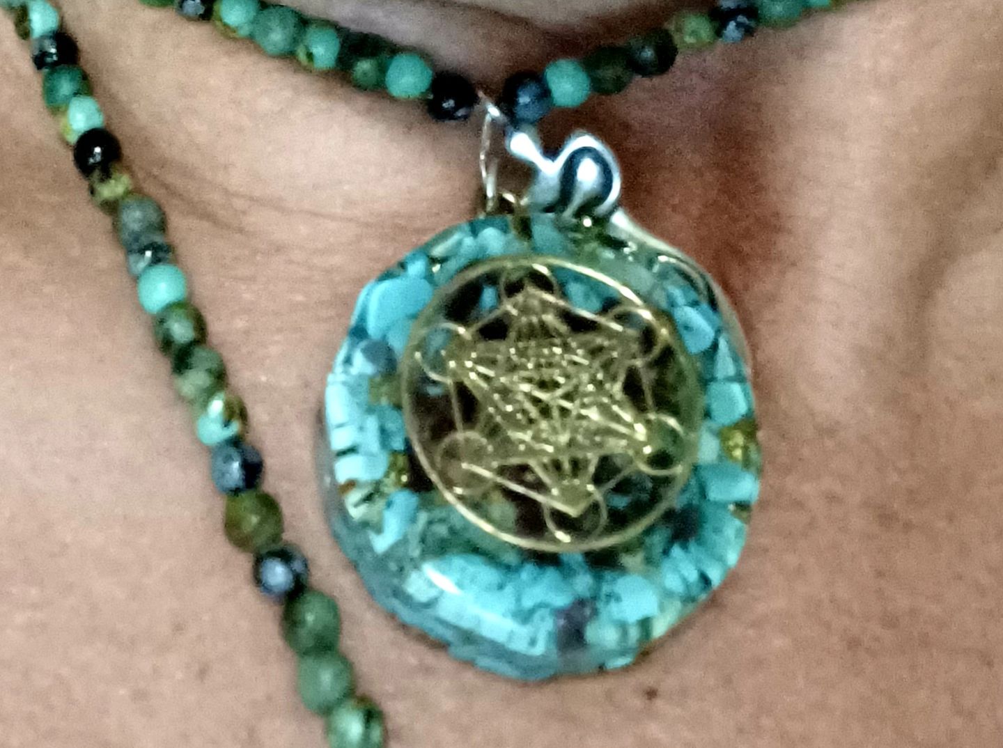Customer photo review of METATRON WÜRFEL Halskette - Orgonit Anhänger - Heilige Geometrie