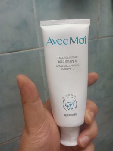 Customer photo review of Refreshing & Whitening Toothpaste Valuable Packs