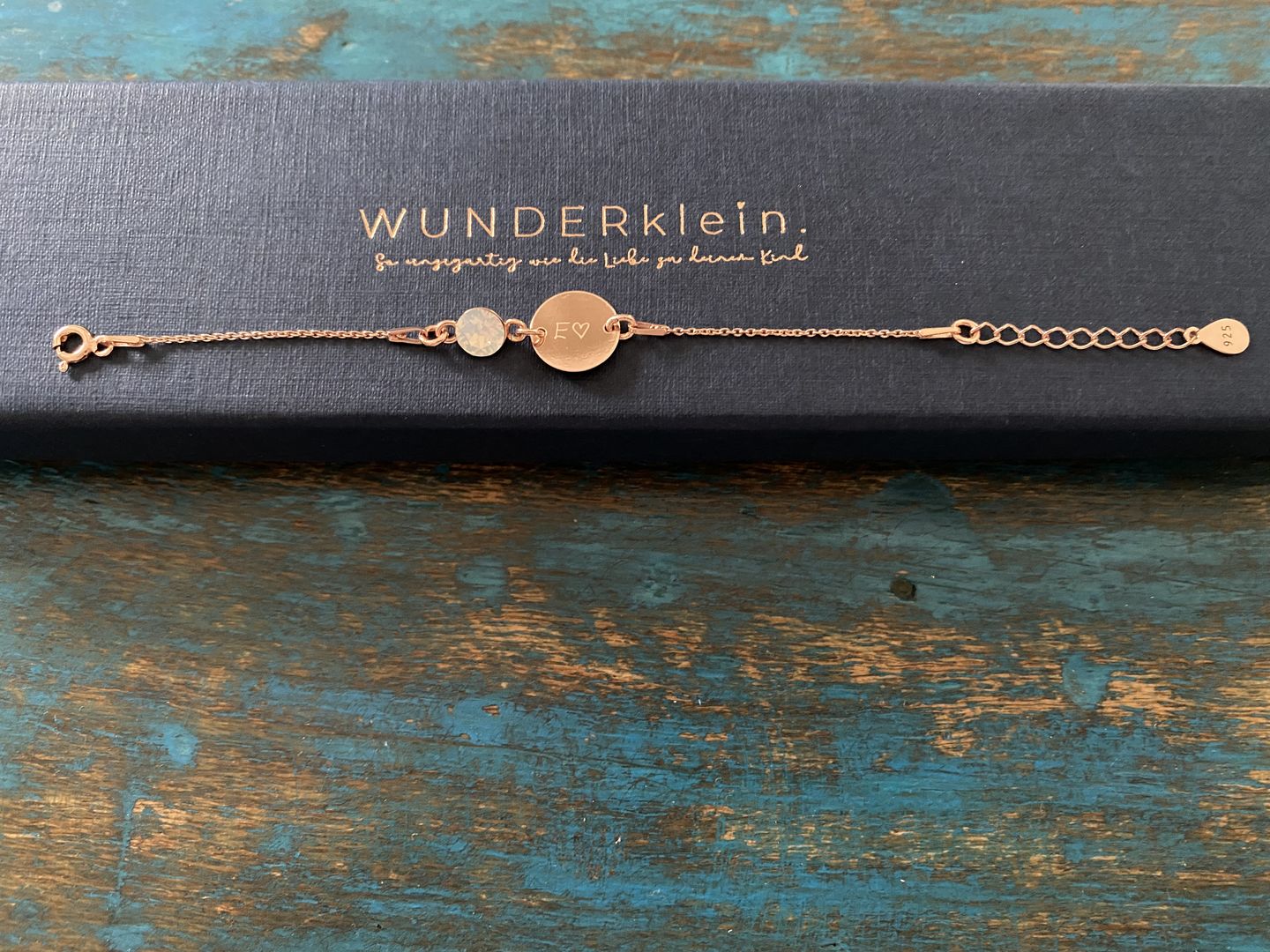 Customer photo review of Baby Armband mit Geburtsstein und Gravur rund