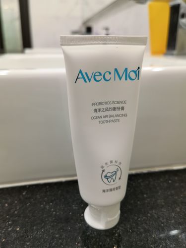 Customer photo review of Refreshing & Whitening Toothpaste Valuable Packs