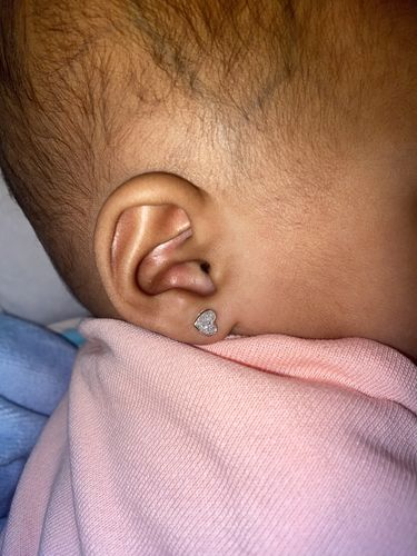 Customer photo review of *NEW* 14k Diamond’s Earrings 💎💛Yellow JTJ ™