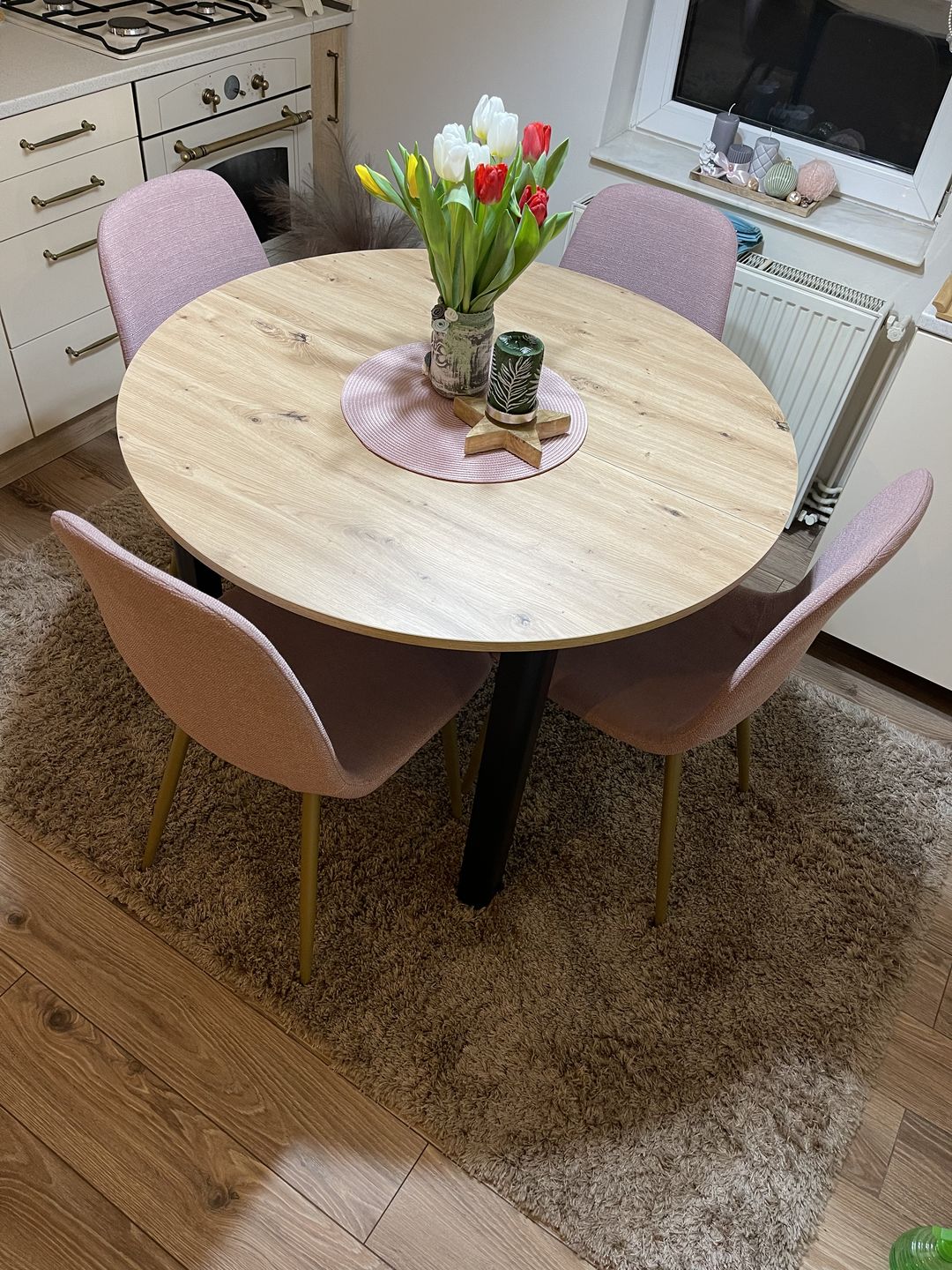Customer photo review of Masa extensibila RINGO, stejar/negru, PAL laminat, 102/142x102x76 cm