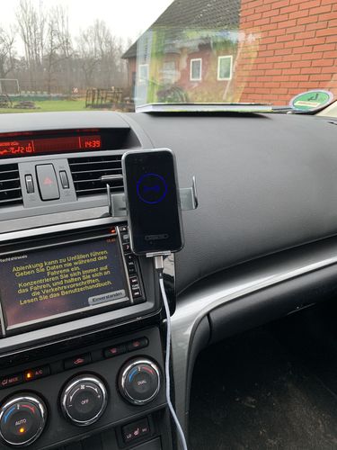 Customer photo review of Gadgetme Handyhalterung mit Wireless Ladefunktion passend für Fendt 15W Fast Wireless