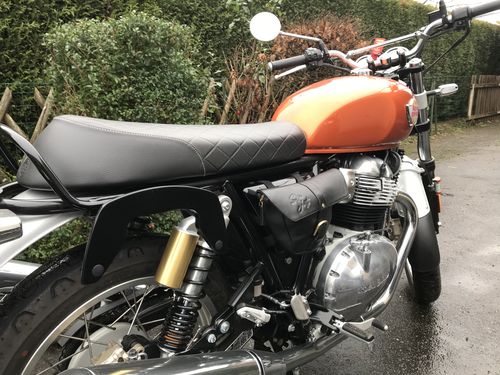Customer photo review of Sacoche latérale cuir Noir pour Royal Enfield