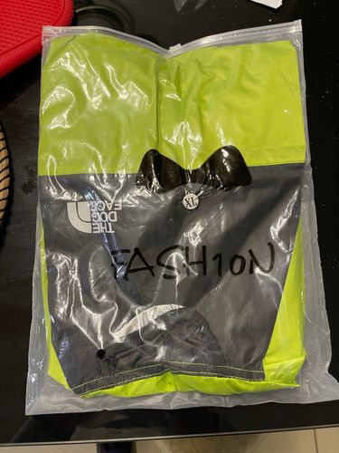 Customer photo review of Impermeabile "The Dog Face" Verde