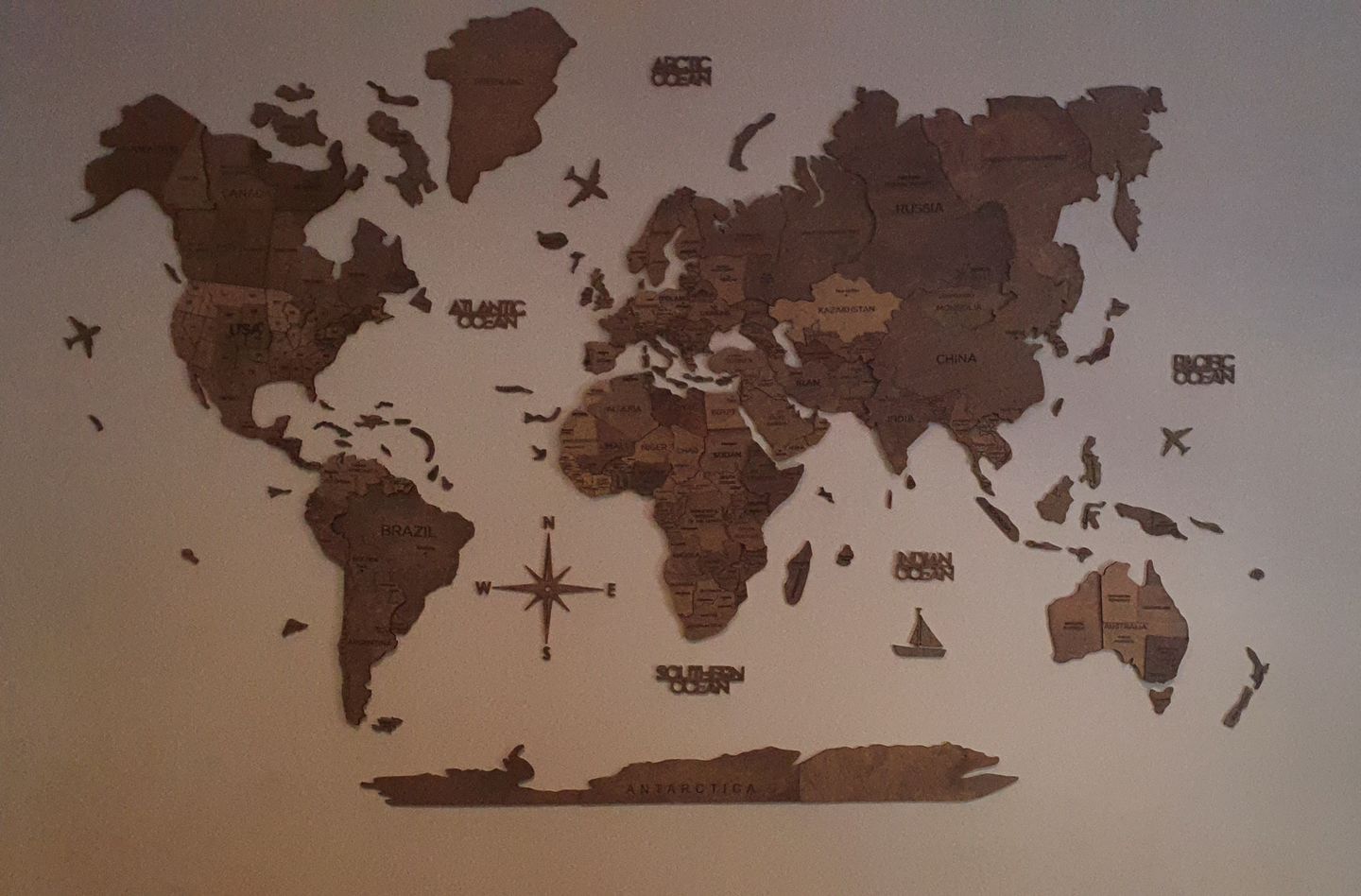 Customer photo review of Mappa del Mondo 3D in Legno Noce Scuro