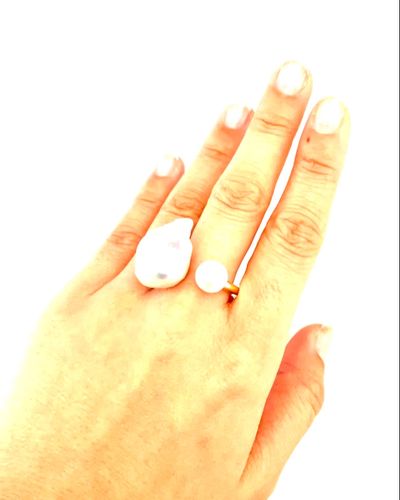 Customer photo review of Nuwa pearl huggies and chain