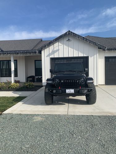Customer photo review of Vader Grille w/ Mesh - Glossy Black for 18-21 Jeep Wrangler JL & Gladiator JT