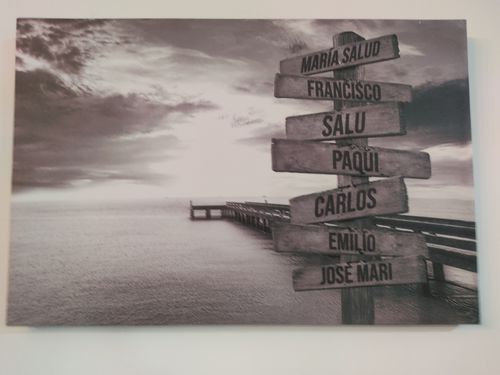 Customer photo review of Lienzo Muelle de Madera con Nombres Personalizados
