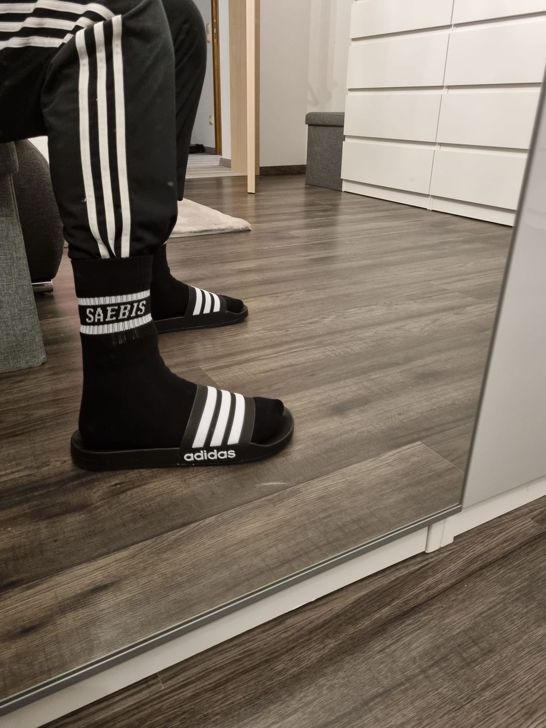 Customer photo review of SAEBIS® 5er SET schwarze Retro Sport Socken mit weißen Streifen
