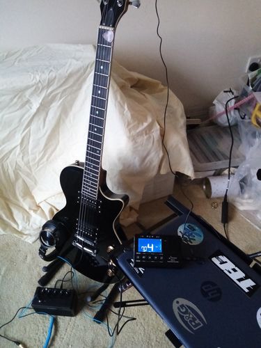 Customer photo review of Donner DMT-01 Digital Metronome Tuner for Guitar, Piano, Trumpet, Chromatic Instruments, 3 in 1 Digital Metronome Tuner/Metronome/Tone Generator