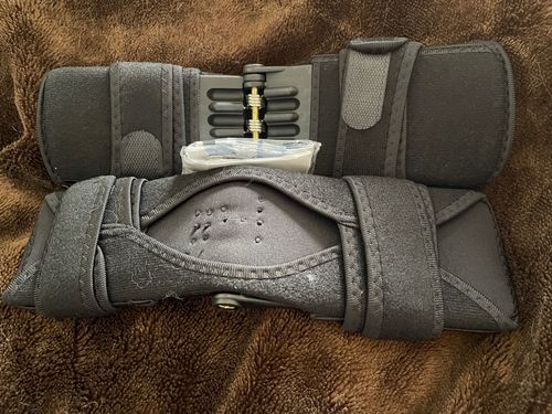 Customer photo review of HexoBrace™ Stabilizing Knee Support Pads