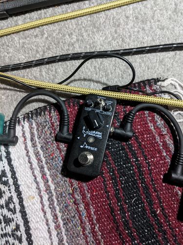 Customer photo review of Donner Distortion Effect Guitar Pedal, Dark Mouse Distortion Pedal True bypass
