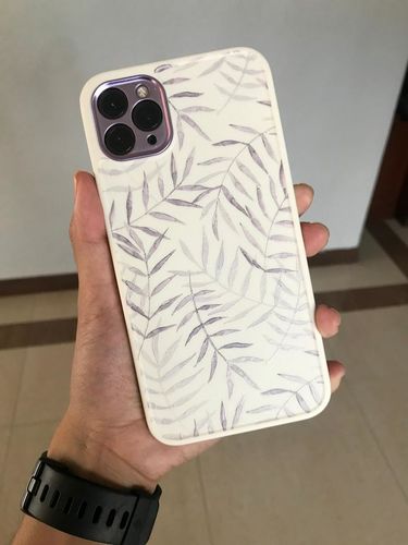 Customer photo review of Vintage Leaves Shockproof iPhone Case