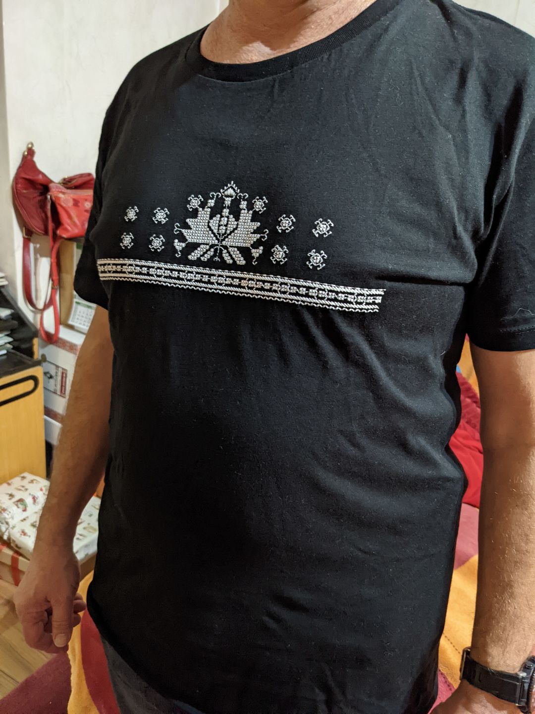 Customer photo review of Тениска бродирана с шевица "Аз съм"