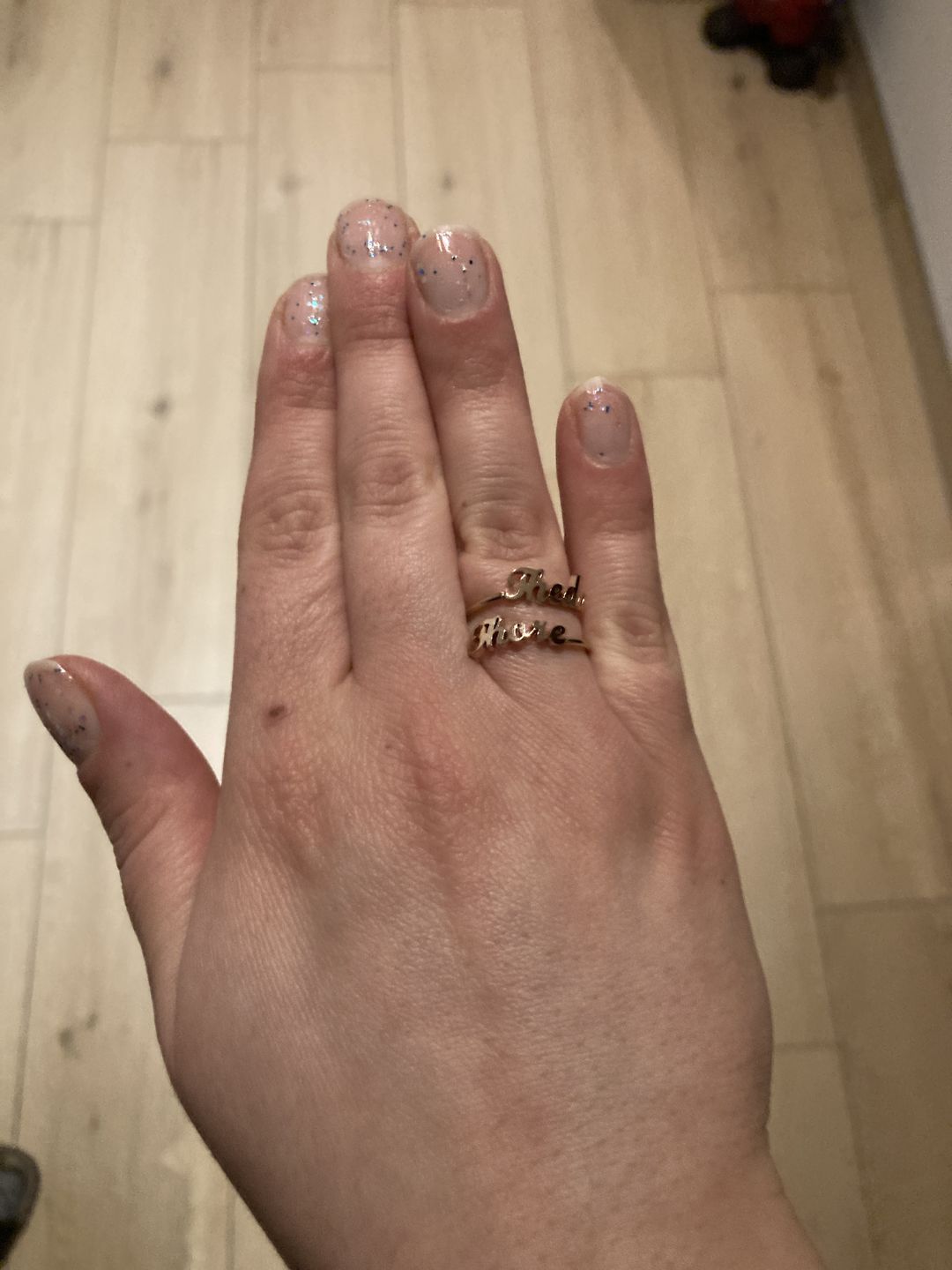 Customer photo review of LOANYA Ring mit zwei personalisierten Namen