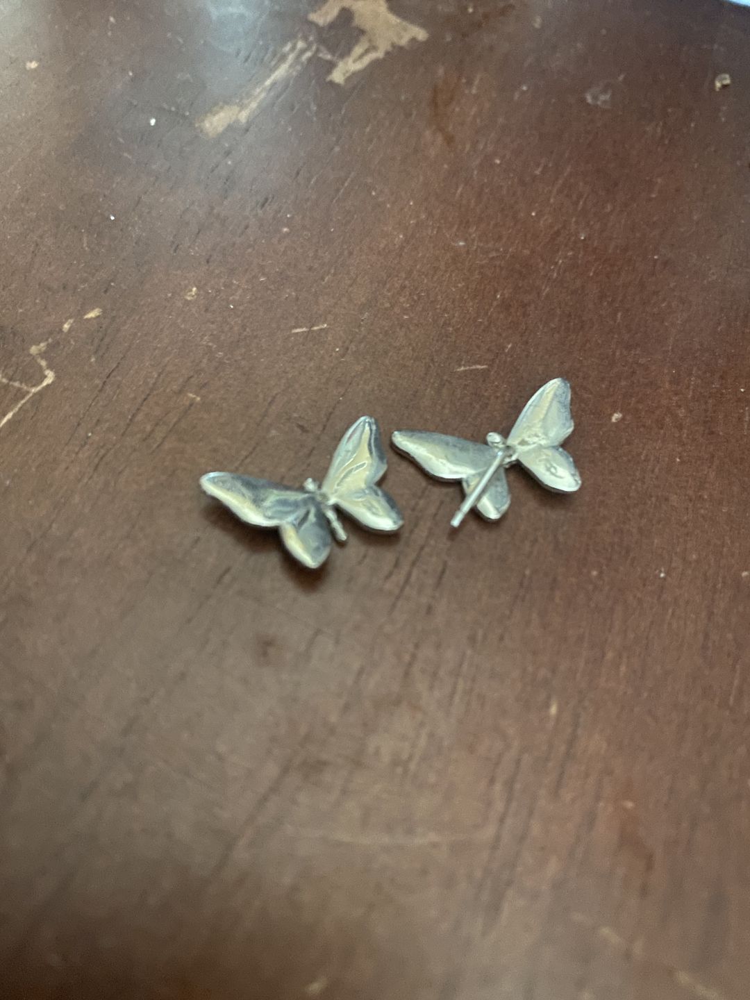 Customer photo review of BUTTERFLY EARRING (STUD)