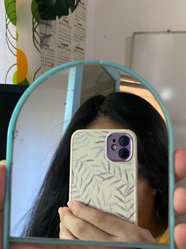 Customer photo review of Vintage Leaves Shockproof iPhone Case